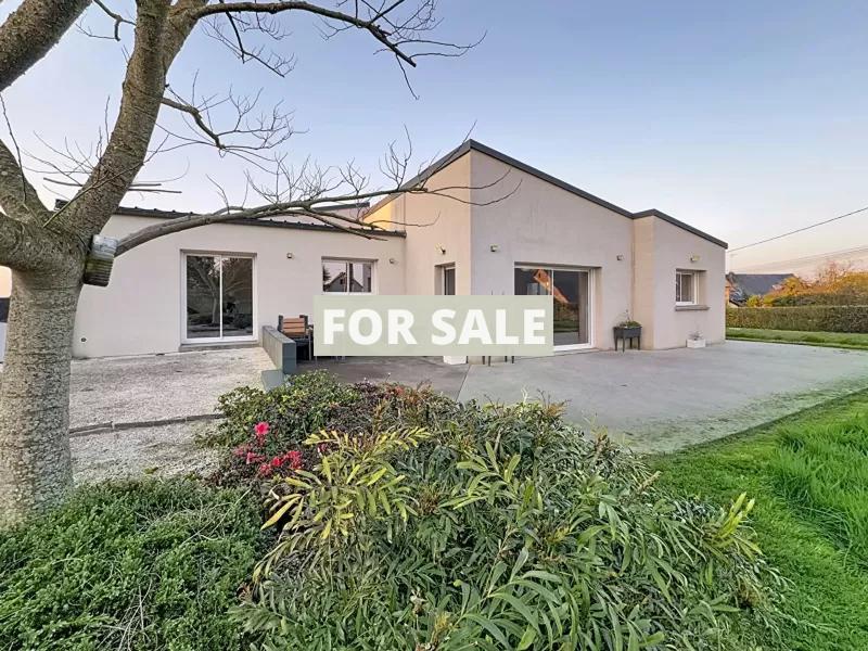 Contemporary Detached House with Landscaped Garden