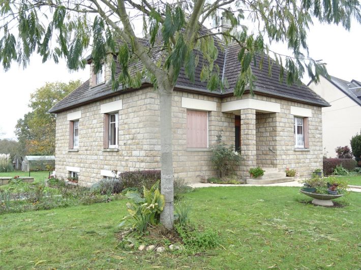 Detached House with Garden