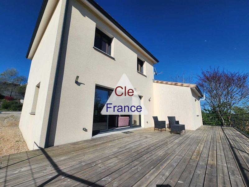 Contemporary Detached House with Landscaped Garden