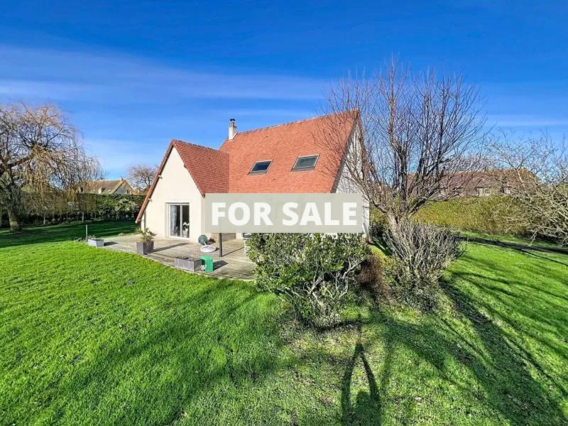 Detached House with Garden by the Coast