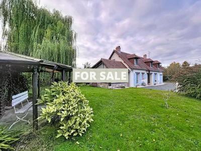 Detached Country House with Landscaped Garden