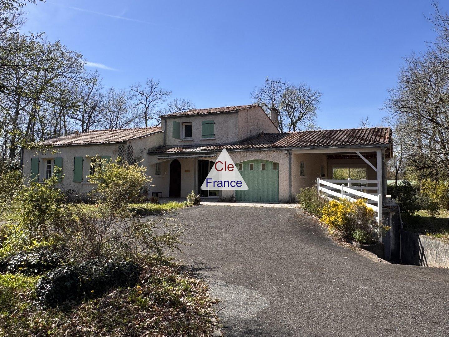 Detached Villa Style House with Landscaped Garden