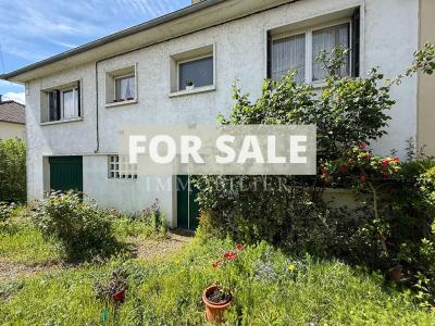 Detached House with Garage and Garden