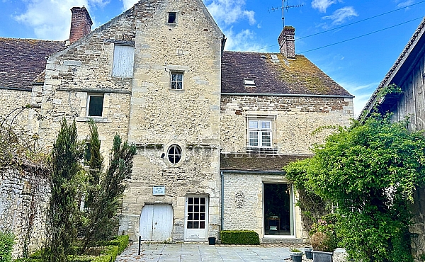 Property_For_Sale_in_France-with_Cle_France_Join_our_mailing_List_DJV06003_a