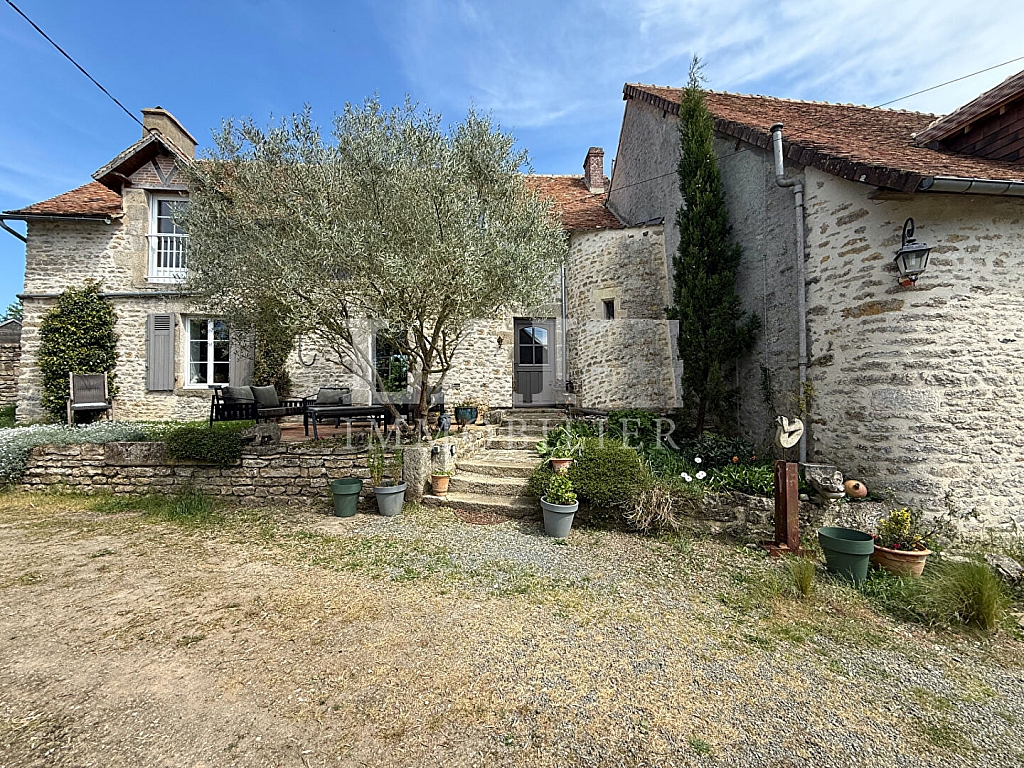 Property_For_Sale_in_France-with_Cle_France_Join_our_mailing_List_DJV06005_a