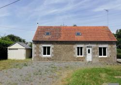 Detached Country House with Two Garages and Garden