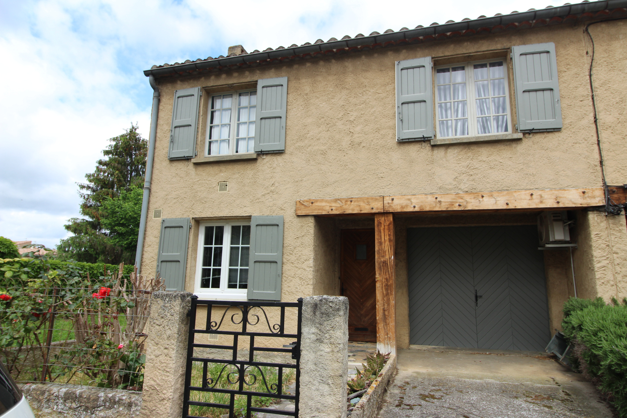 Traditional House in Good Condition with Garden