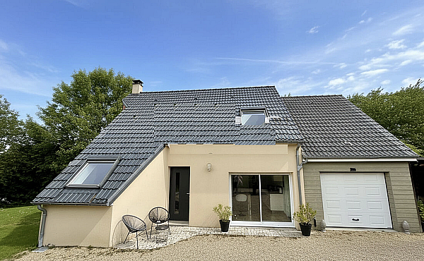 Contemporary Detached House with Landscaped Garden