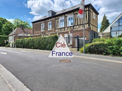 Bourgoise Manor House with Landscaped Garden
