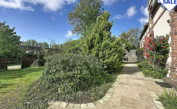 Property_For_Sale_in_France_with_Cle_France_Join_our_mailing_List_AXL06000_2.02
