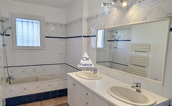 Property_For_Sale_in_France_with_Cle_France_Join_our_mailing_List_AXL06003_2.28