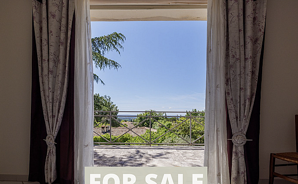 Property_For_Sale_in_France_with_Cle_France_Join_our_mailing_List_AXL06005_7.00.02