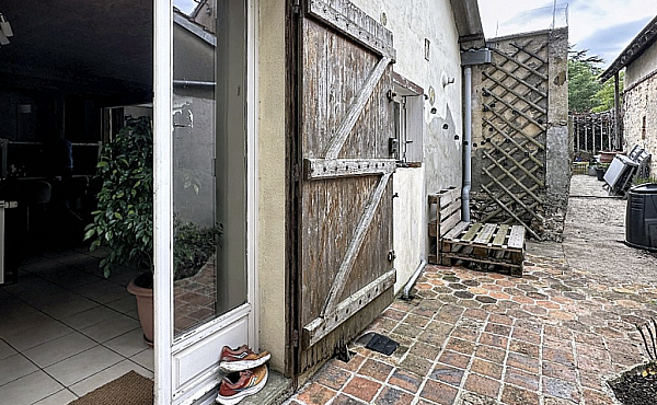 Property_For_Sale_in_France_with_Cle_France_Join_our_mailing_List_AXL06008_4.18