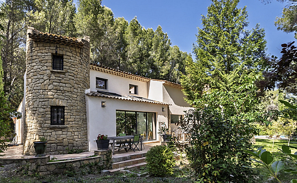 Property_For_Sale_in_France_with_Cle_France_Join_our_mailing_List_AXL06029_7.45