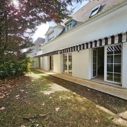 Detached Villa with Private Garden