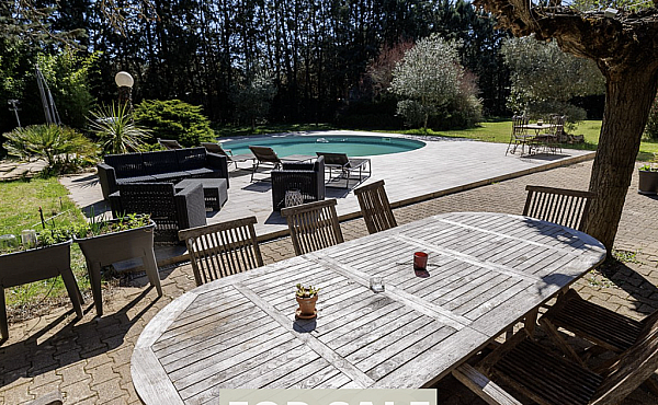 Property_For_Sale_in_France_with_Cle_France_Join_our_mailing_List_AXL06053_8.16