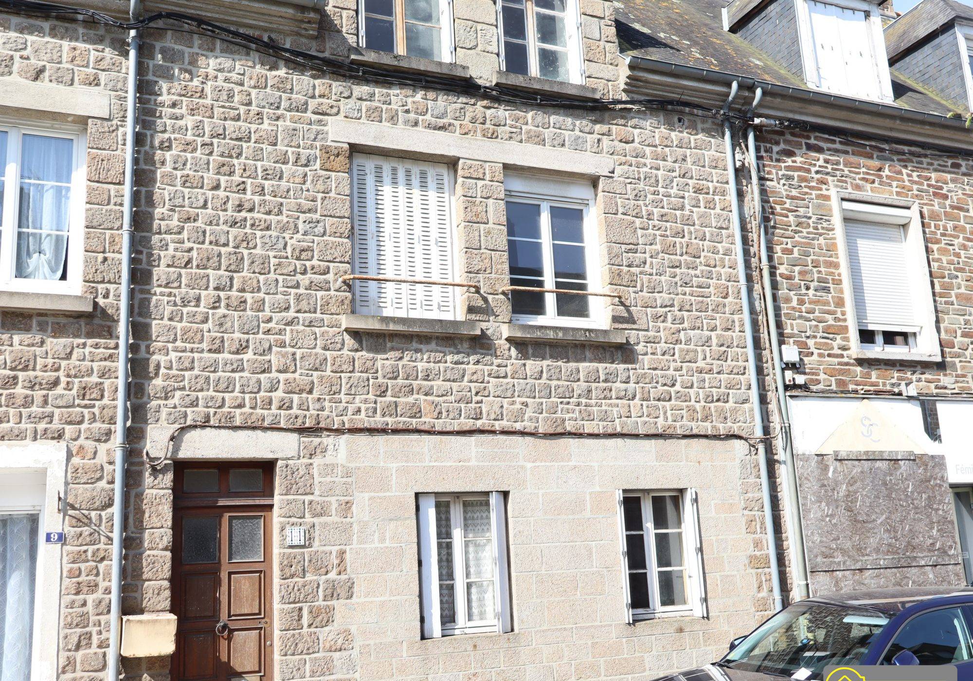 Town House in Good Order with Courtyard