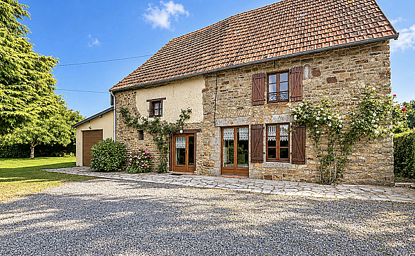Stunning Detached House with Landscaped Garden