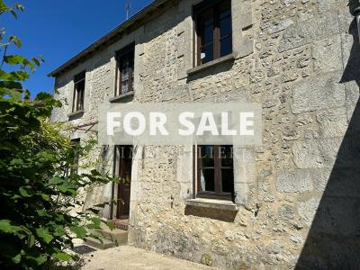 Detached House with Outbuilding and Lovely Garden in the Country