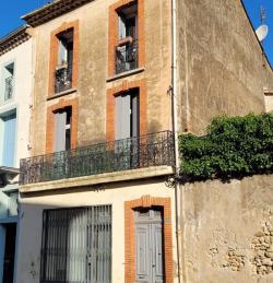 Furnished And Renovated Duplex Apartment with Courtyard.