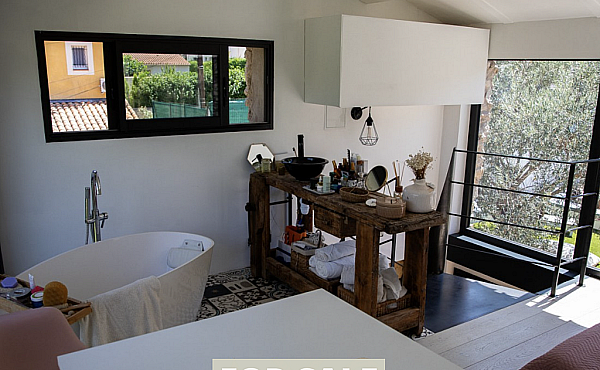 Property_For_Sale_in_France_with_Cle_France_Join_our_mailing_List_AXL06123_1.18