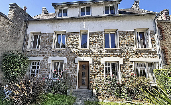 Magnificent Manor House Style Property with Terrace