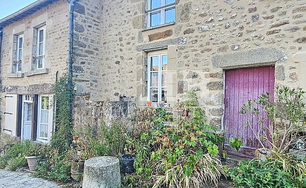 Property_For_Sale_in_France_with_Cle_France_Join_our_mailing_List_DJV06182_c