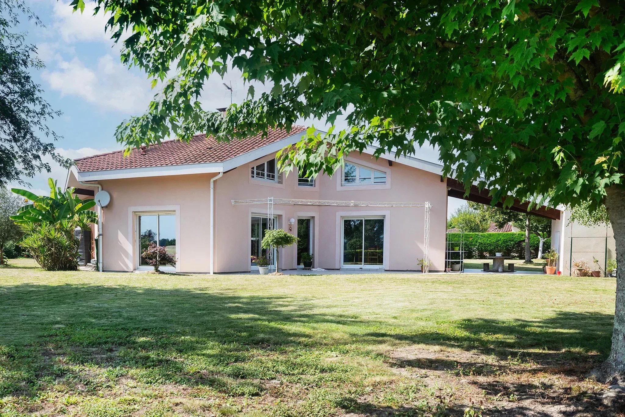 Spacious Modern House With Garden In Hagetmau