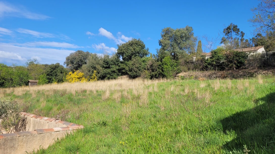 A Flat Constructible Plot Of Land in a Pretty Hamlet