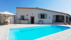 Renovated Villa With Garage, Heated Swimming Pool, Petanque Court