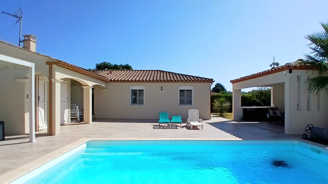 Single Storey Villa, Large Terrace And Garage, Swimming Pool