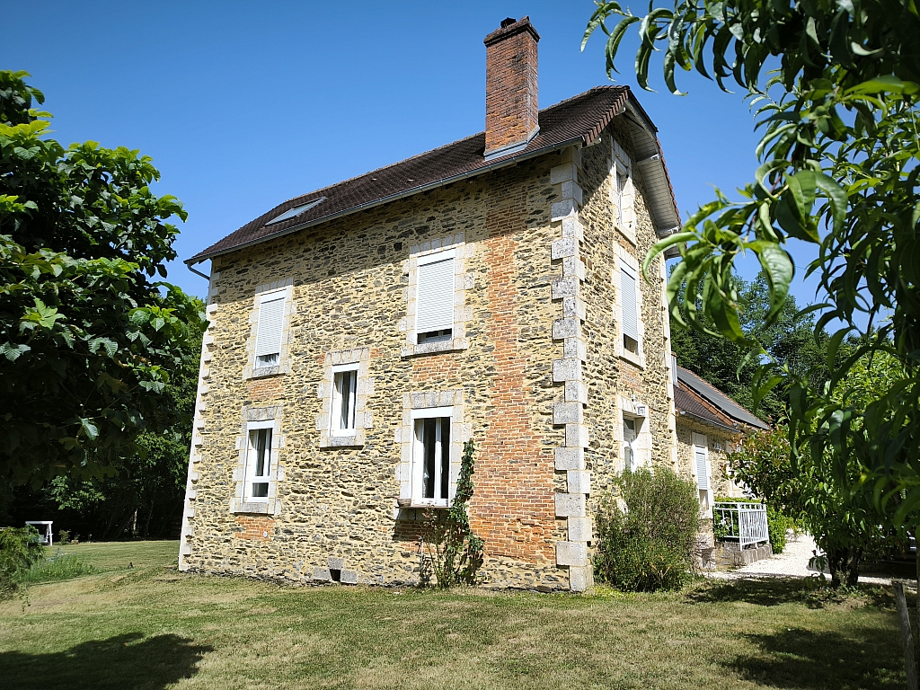 Property_For_Sale_in_France_with_Cle_France_Join_our_mailing_List_AMR00132_22_161121
