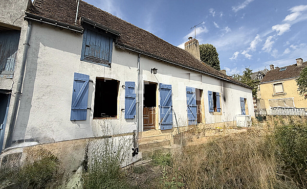 Delightful Habitable House to Renovate with Large Barn
