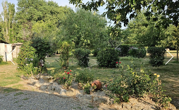 Property_For_Sale_Cle_France_AXL06108_8.12