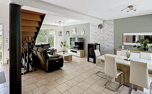 Property_For_Sale_in_France_with_Cle_France_Join_our_mailing_List_AXL06215_08
