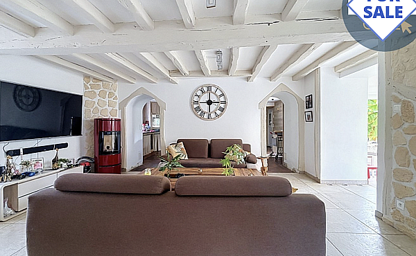 Property_For_Sale_in_France_with_Cle_France_Join_our_mailing_List_AXL06221_15