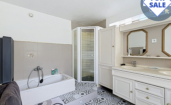 Property_For_Sale_in_France_with_Cle_France_Join_our_mailing_List_AXL06221_24