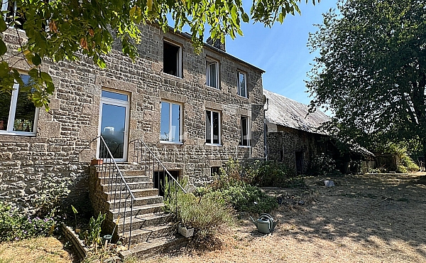 Property_For_Sale_in_France_with_Cle_France_Join_our_mailing_List_DJV06240_2a