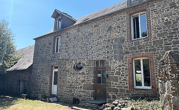 Property_For_Sale_in_France_with_Cle_France_Join_our_mailing_List_DJV06240_2k