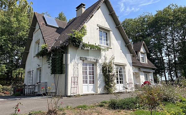 Property_For_Sale_in_France_with_Cle_France_Join_our_mailing_List_DJV06243_a (1)