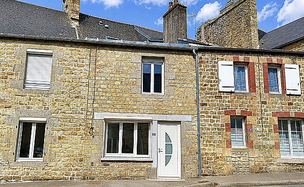 Delightful Town House Property in Normandy Village