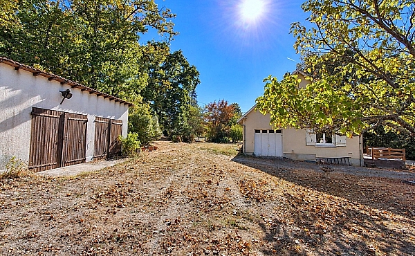 Property_For_Sale_in_France_with_Cle_France_Join_our_mailing_List_AMR00140_111622_1