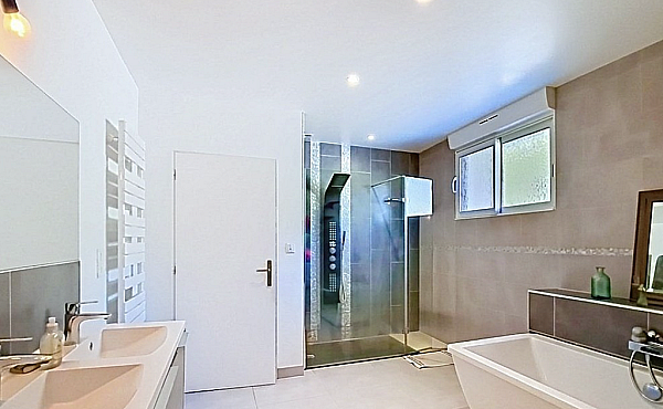 Property_For_Sale_in_France_with_Cle_France_Join_our_mailing_List_DJV06267_5.17
