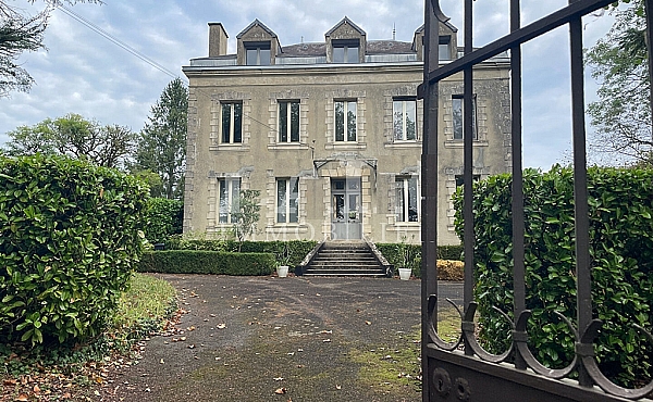 Property_For_Sale_in_France_with_Cle_France_Join_our_mailing_List_DJV06320_r