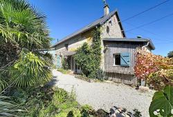 Fully Renovated Stone House with Character