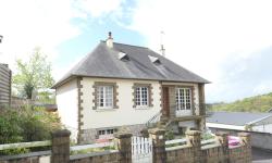 Detached House with a Nice Mature Garden