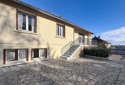 Detached House with Garden in Lovely Setting