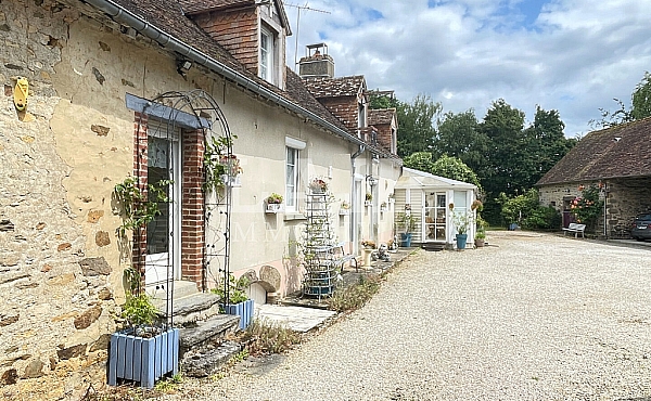 Property_For_Sale_in_France_with_Cle_France_Join_our_mailing_List_DJV06349_a