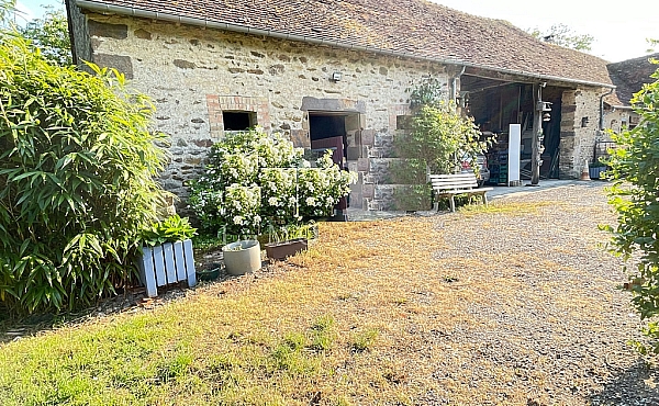 Property_For_Sale_in_France_with_Cle_France_Join_our_mailing_List_DJV06349_j