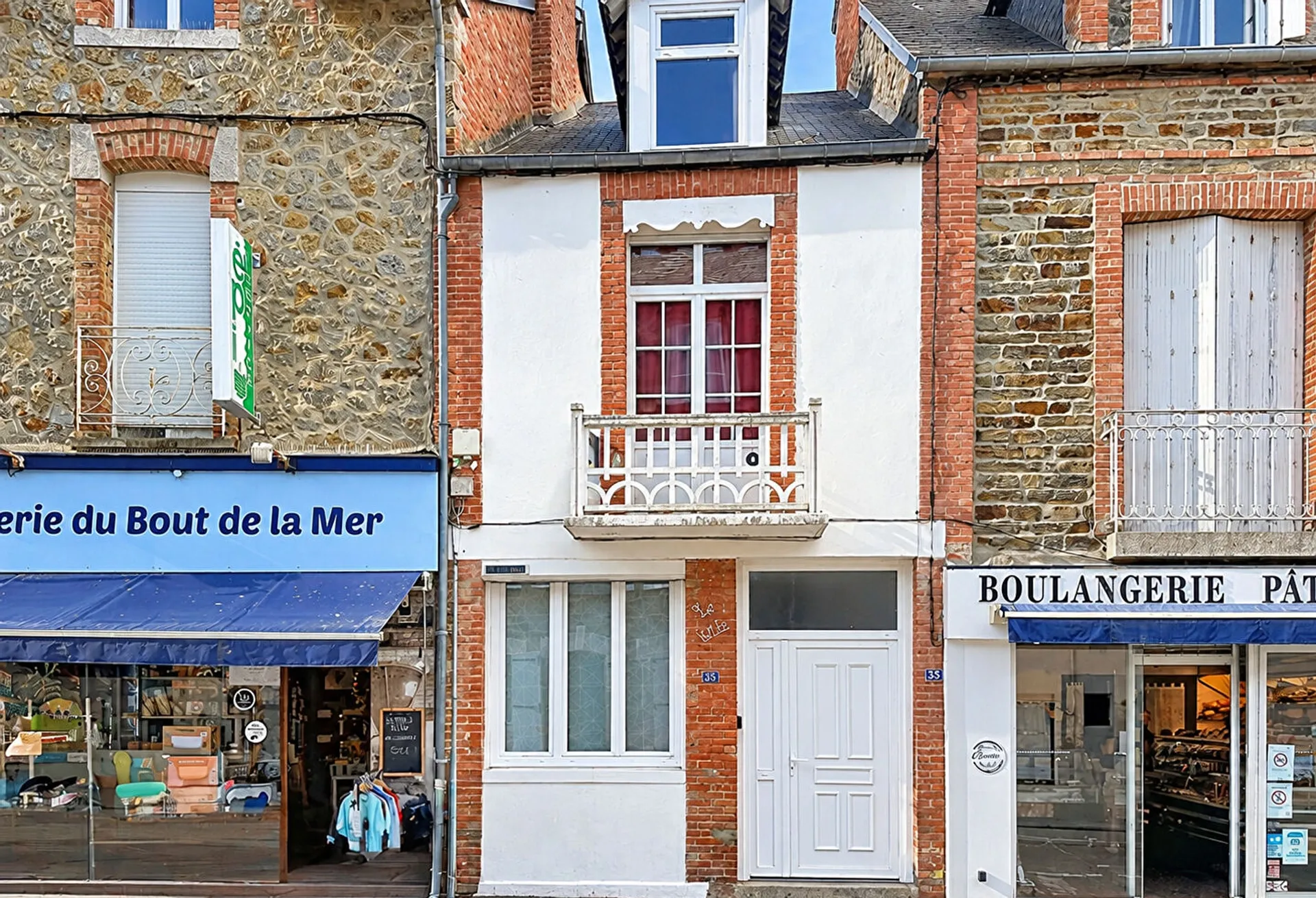 Fully Renovated House in Coastal Village
